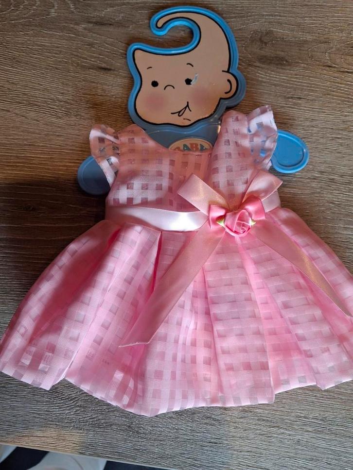 Verschillende nieuwe kleding voor baby born poppen nu 5€
Pas, Kinderen en Baby's, Speelgoed | Poppen, Nieuw, Ophalen