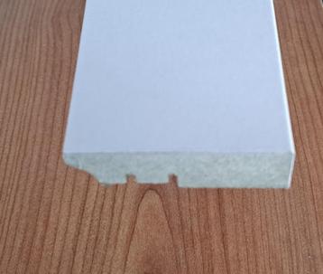 Mdf plint overschilderbaar vochtbestendig  L=3.05 m   5.95 € beschikbaar voor biedingen
