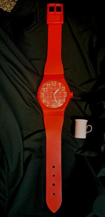 Horloge ''Montre Géante'' Vintage rouge 