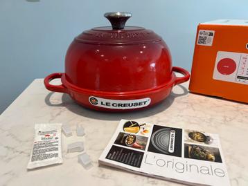 Nieuwe Le Creuset broodbakpan Kersenrood in de doos beschikbaar voor biedingen