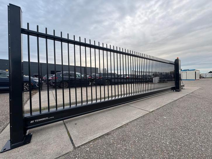 Splinternieuwe automatische schuifpoort, Tuin en Terras, Tuinhekken en Hekwerk, Zo goed als nieuw, Ophalen