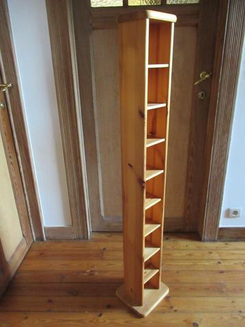 houten plank voor cd's beschikbaar voor biedingen