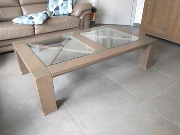 Salontafel met veiligheidsglas beschikbaar voor biedingen