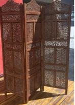 Paravent en bois, Enlèvement