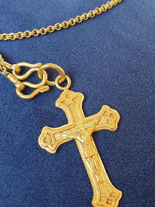 Gouden kruisbeeld gemonteerd op een 750 (18K) gouden kruiske, Handtassen en Accessoires, Kettingen, Gebruikt, Goud, Goud, Met hanger