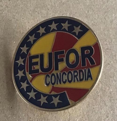 Pin’s eufor concordia(insigne vétérans belge Kosovo), Verzamelen, Militaria | Algemeen, Landmacht, Ophalen of Verzenden