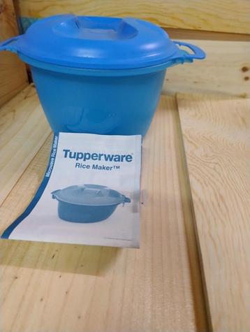 tupperware blauwe rijstkoker + vormpje erin + deksel beschikbaar voor biedingen