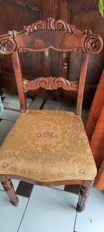Chaise ancienne.  beschikbaar voor biedingen