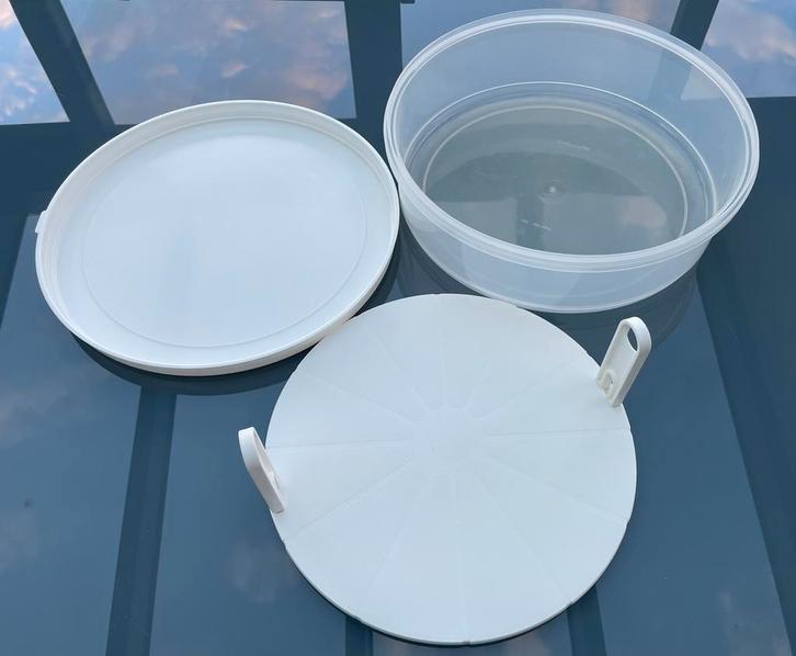 Grote taartdoos, Sunware, met lift, Huis en Inrichting, Keuken | Tupperware, Zo goed als nieuw, Bus of Trommel, Wit, Ophalen of Verzenden
