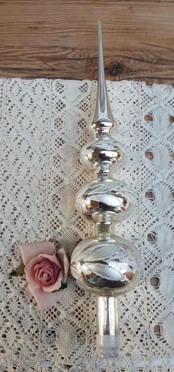 Vintage zilverkleurige glazen piek met versieringen