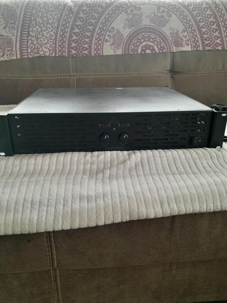 Versterker Behringer KM1700, Muziek en Instrumenten, Versterkers | Keyboard, Monitor en PA, Zo goed als nieuw, Ophalen