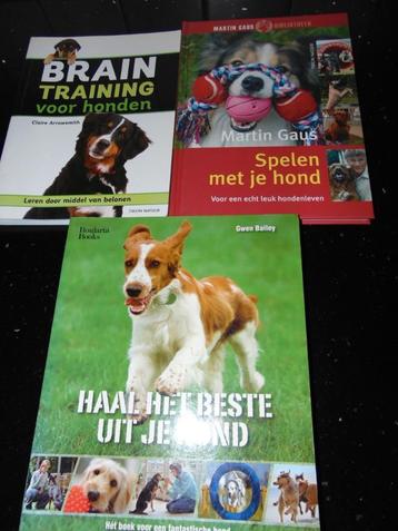 Boeken honden opvoeden/ spelen beschikbaar voor biedingen