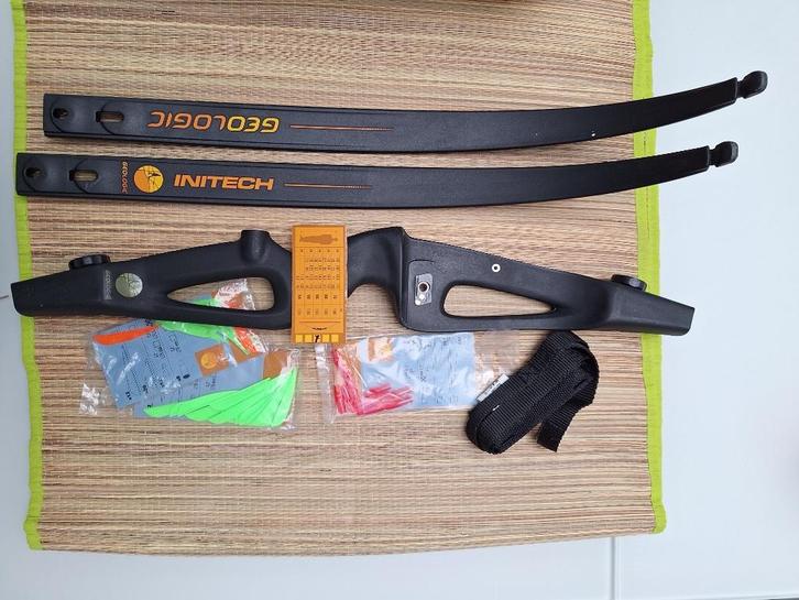 Arc droitier, puissance moderée et accessoires  Initech, Sport en Fitness, Handboogschieten, Gebruikt, Recurveboog, Ophalen
