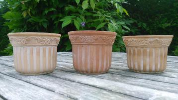 3 bloempotjes terracotta Italië guirlande sierrand beschikbaar voor biedingen