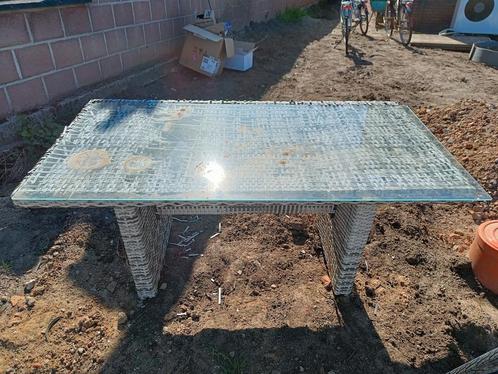Gratis tuinset (plastiek is verduurd), Tuin en Terras, Tuintafels, Gebruikt, Ophalen