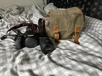Canon EOS 250D zwarte DSLR-camera met 18-55 lens en draagtas beschikbaar voor biedingen