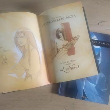 Lot Les Chroniques d'Arcea 1 & 2  Vyrhelle dédicacé + bonus  beschikbaar voor biedingen
