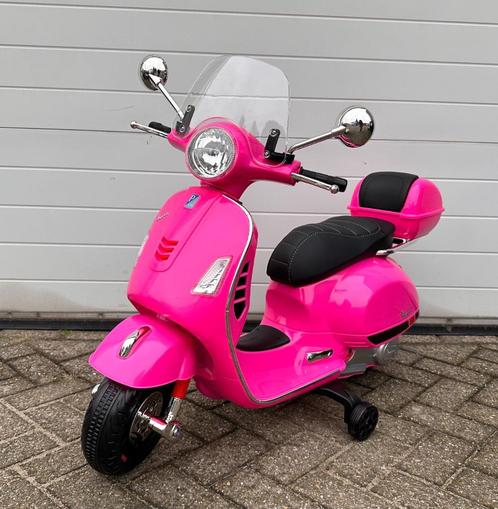 Vespa GTS Super 12v scooter wit Leer / MP3 / AUX verlicht., Kinderen en Baby's, Speelgoed | Buiten | Accuvoertuigen, Nieuw, Ophalen of Verzenden