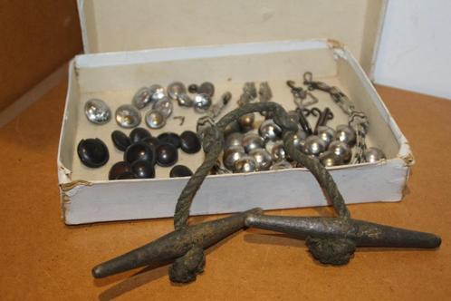 ABBL Gendarmerie lot (knopen, handboeien, insignes, enz.), Verzamelen, Militaria | Tweede Wereldoorlog, Overige soorten, Kleding of Schoenen
