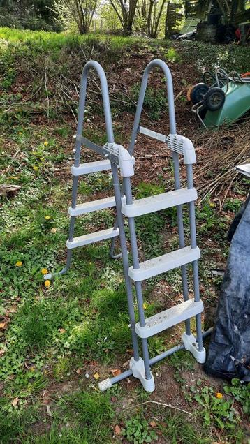 Intex zwembad ladder, Ophalen, Zo goed als nieuw, Ladder