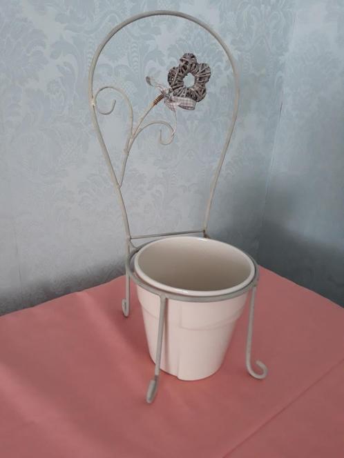 Vintage metalen plantenhouder fig. stoel  witgrijs H: 39,5, Tuin en Terras, Bloempotten, Zo goed als nieuw, Metaal, Tuin, Minder dan 40 cm