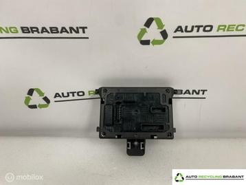 Body Control Module Renault Clio 3 Estate ORIG 8201054128 disponible aux enchères