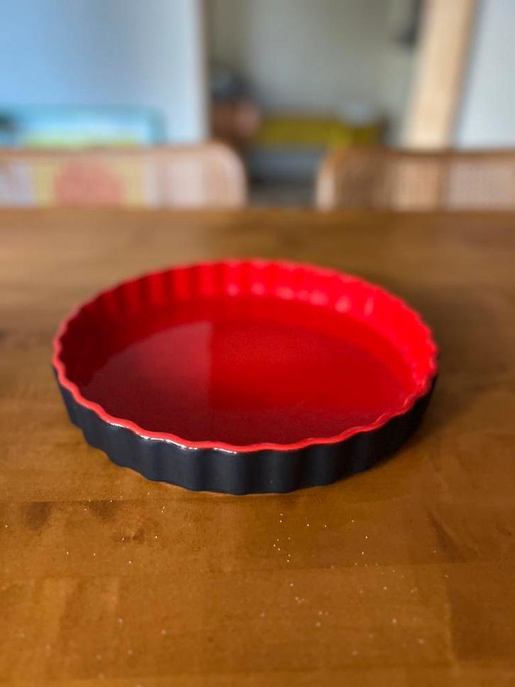 Taartvorm in keramiek, Huis en Inrichting, Keuken | Tupperware, Gebruikt, Schaal, Rood, Ophalen