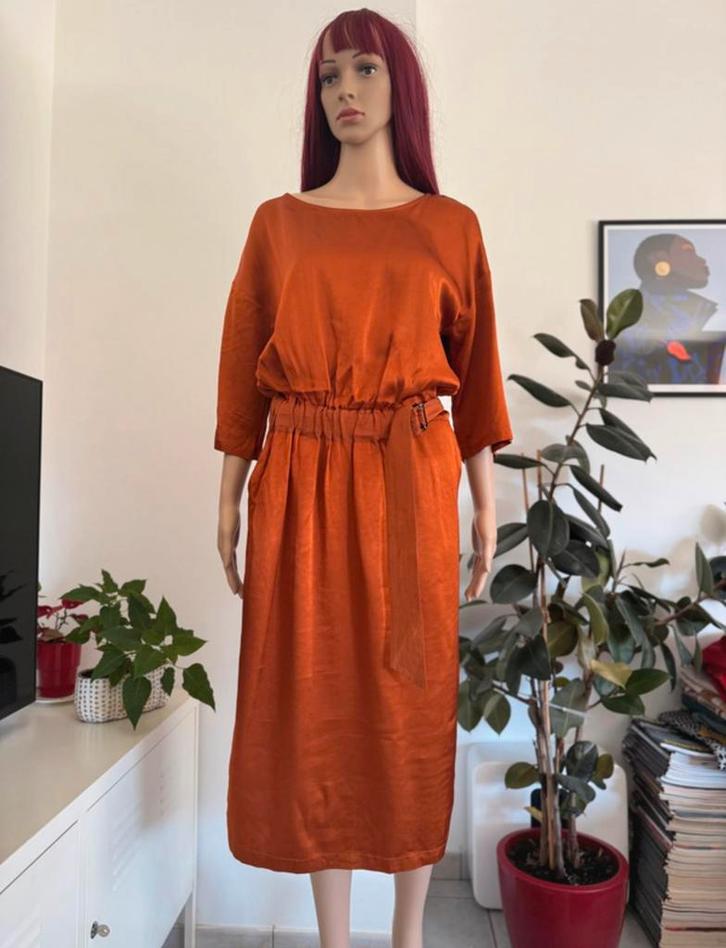 Copper-coloured satin dress CKS (size M/L) new, Kleding | Dames, Jurken, Nieuw, Maat 38/40 (M), Oranje, Onder de knie, Ophalen of Verzenden
