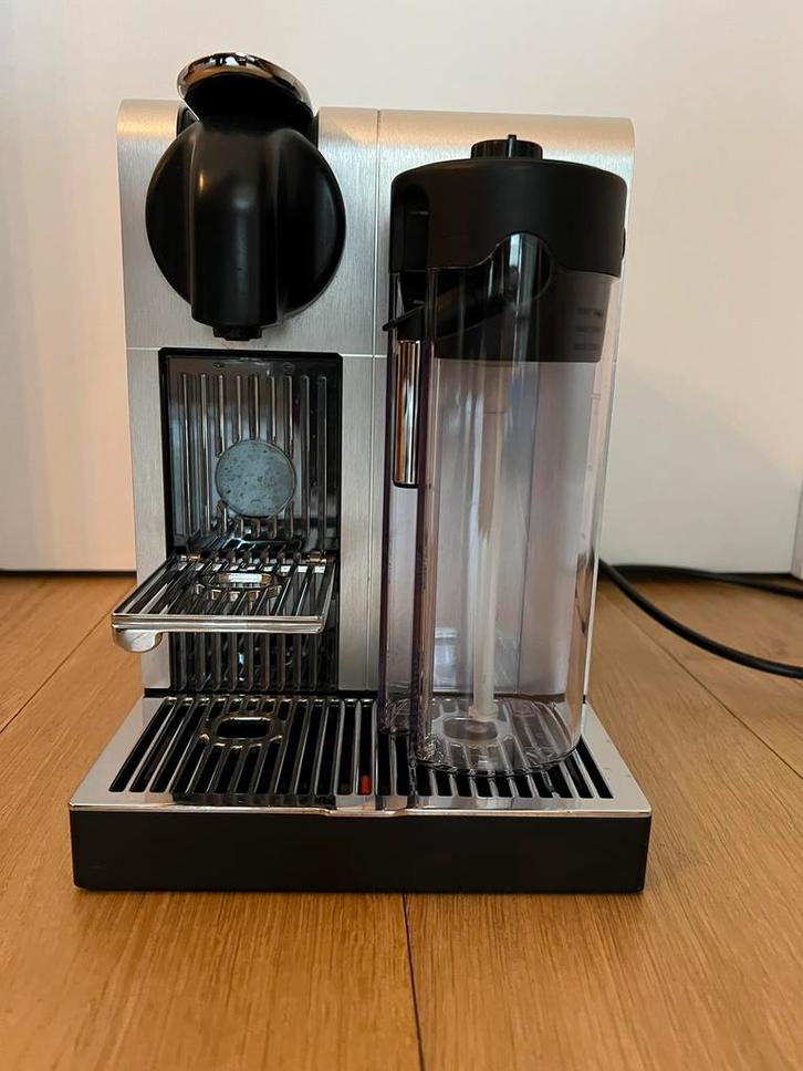 Nespresso DeLonghi Lattissima Pro (EN750.MB) - TOP, Electroménager, Cafetières, Comme neuf, Dosettes et capsules de café, Cafetière
