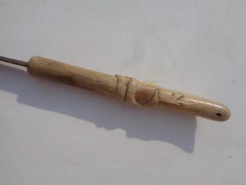 Kunst , antiek , hand arbeid , met handvat uit Bein beschikbaar voor biedingen