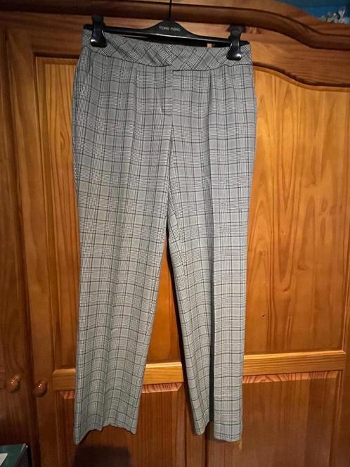 Grijs geruite broek met beige, Kleding | Dames, Broeken en Pantalons, Zo goed als nieuw, Maat 38/40 (M), Grijs, Lang, Verzenden