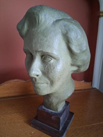 Terracotta buste van vrouw op houten sokkel (van Belleghem), Antiek en Kunst, Ophalen