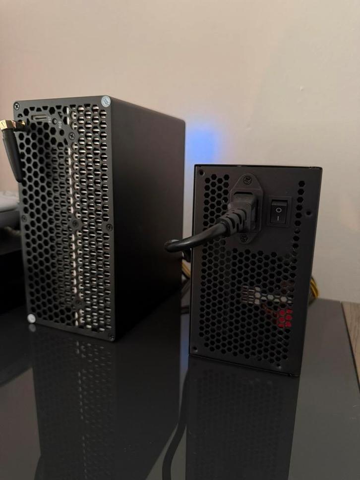MINER/crypto Goldshell XT-BOXSHA3X+alim+facture – comme neuf, Computers en Software, Serverkasten, Zo goed als nieuw, Geperforeerd