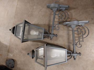 2 buitenlampen (grijs) beschikbaar voor biedingen