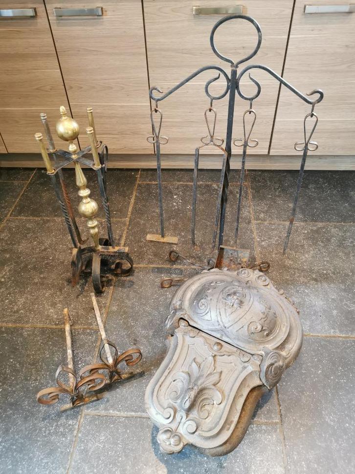 Open vuur, houtskoolput, haardbokken, bedienden (2), Antiek en Kunst, Antiek | Woonaccessoires, Ophalen of Verzenden