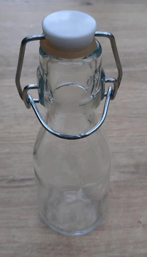Glazen flesje met afsluitdop, Maison & Meubles, Cuisine | Vaisselle, Verre, Enlèvement ou Envoi