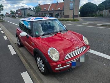 Mini cooper 1.6 benzine met airco weinig km start rijd  beschikbaar voor biedingen