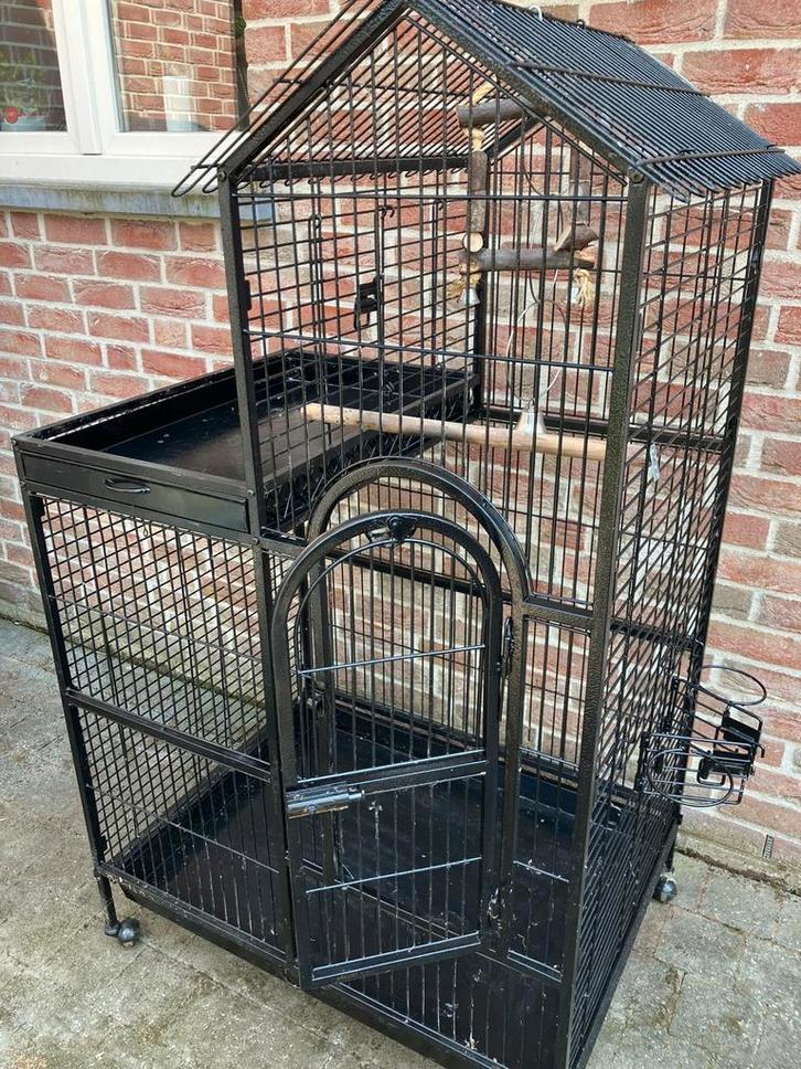 GROTE PAPEGAAIENKOOI KASTEELTJE MET TOEBEHOREN 190 EURO, Dieren en Toebehoren, Vogels | Hokken en Kooien, Zo goed als nieuw, Vogelkooi