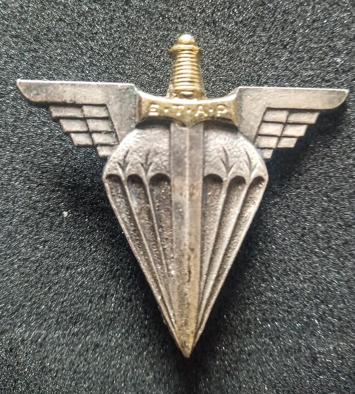 Badge voor Franse luchtlandingstroepen (ETAP). Lees de besch, Verzamelen, Militaria | Algemeen, Landmacht, Embleem of Badge