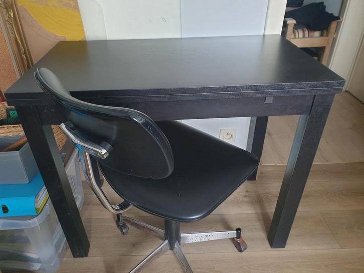 Table noire Ikea avec 2 allonges, et chaise de bureau, Maison & Meubles, Tables | Dessertes, Enlèvement