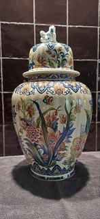 Vieux rohdes dekselvaas, Ophalen