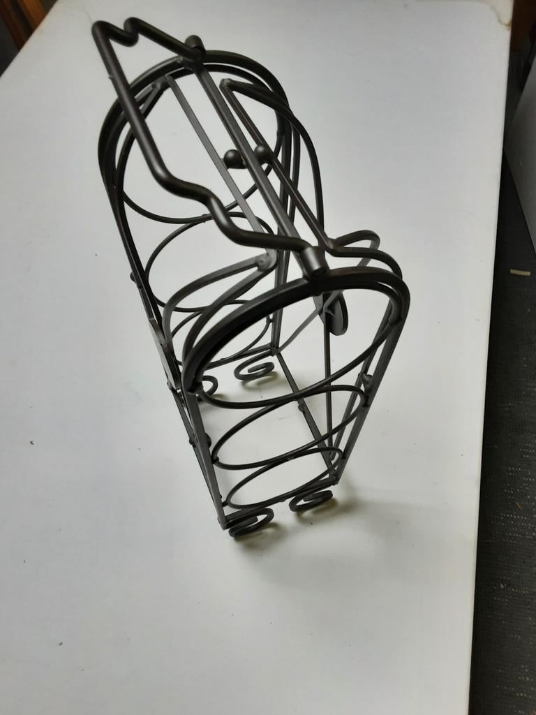 Smeedijzeren wijnrek met handvat, Ophalen