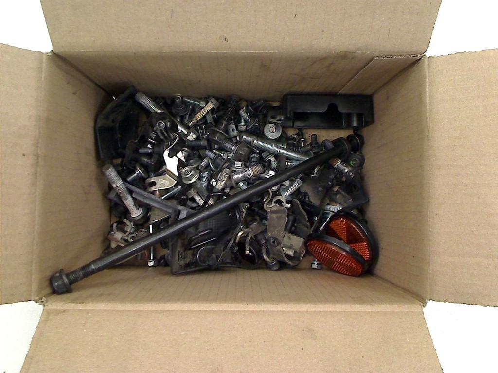 BOULON Yamaha YZF R125 2021-2022 (YZF-R125 YZFR125), Dhr. S. di Majo, Utilisé, Info@cama-motorparts.nl, P.J. Troelstraweg 8 8
3144 CX  MAASSLUIS, NL