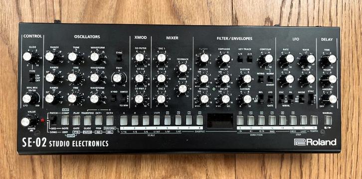 ROLAND SE-02 (+ doos + voeding + USB-kabel), Muziek en Instrumenten, Synthesizers, Zo goed als nieuw, Overige aantallen, Roland
