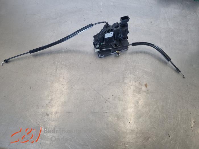 Serrure portière mécanique 2portes gauche d'un Peugeot Box, Autos : Pièces & Accessoires, -, 3 mois de garantie, Utilisé, -