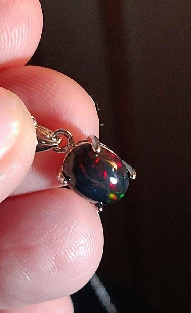 Pendentif en argent massif 925 avec belle opale noire, Neuf, Enlèvement, Avec pierre précieuse, Argent