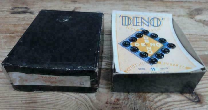 SALE Brocante doosje met 8 kaarten met drukknoopjes, DENO, Hobby en Vrije tijd, Naaien en Fournituren, -, -, Nieuw, Ophalen of Verzenden