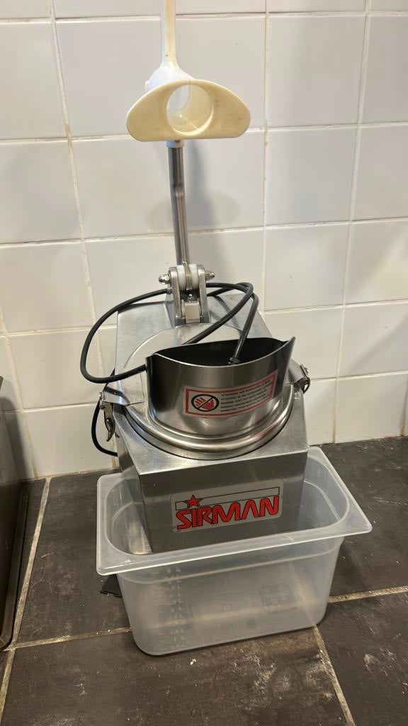 Professionele groentesnijder, Elektronische apparatuur, Keukenmixers, 3 tot 4 liter, Ophalen, Gebruikt, 1 snelheid