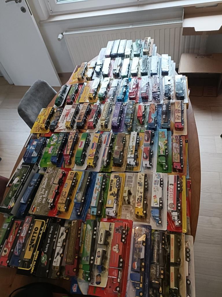 Camions miniatures HO - Énorme collection + de 250  camions, Enlèvement