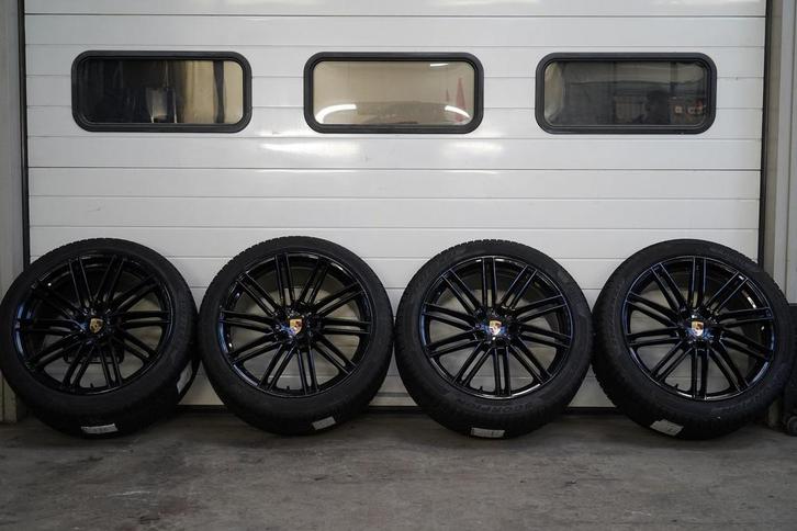 Porsche Cayenne winterset 21 inch, Autos : Pièces & Accessoires, Pneus & Jantes, Pneus et Jantes, Pneus hiver, 21 pouces, 275 mm